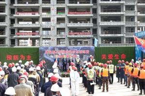 關(guān)愛生命、預(yù)防為主——集團(tuán)公司在新安縣碧桂園·繁花里舉辦防汛應(yīng)急演練暨安全標(biāo)準(zhǔn)化觀摩